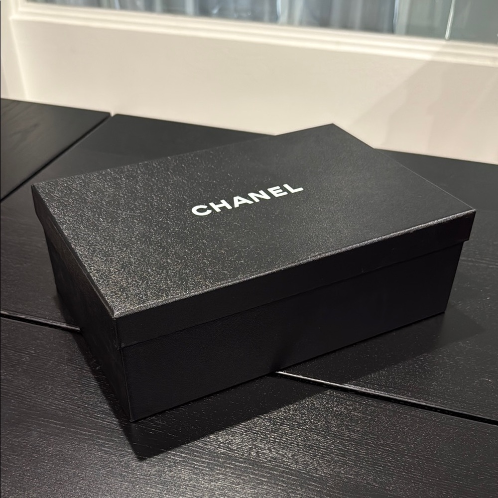 Chanel Gift Display Box - Picture 2 of 8